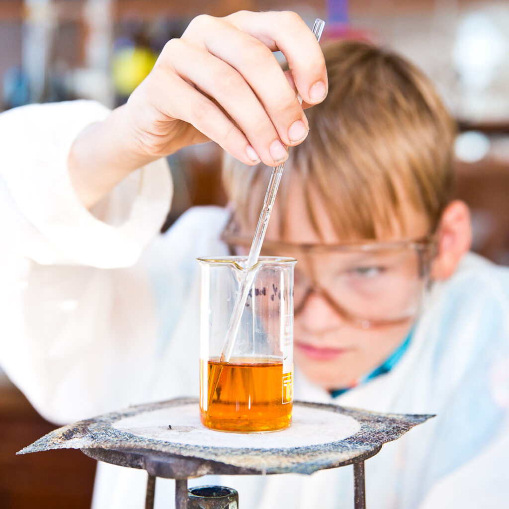 Atraktivní chemické experimenty – podruhé